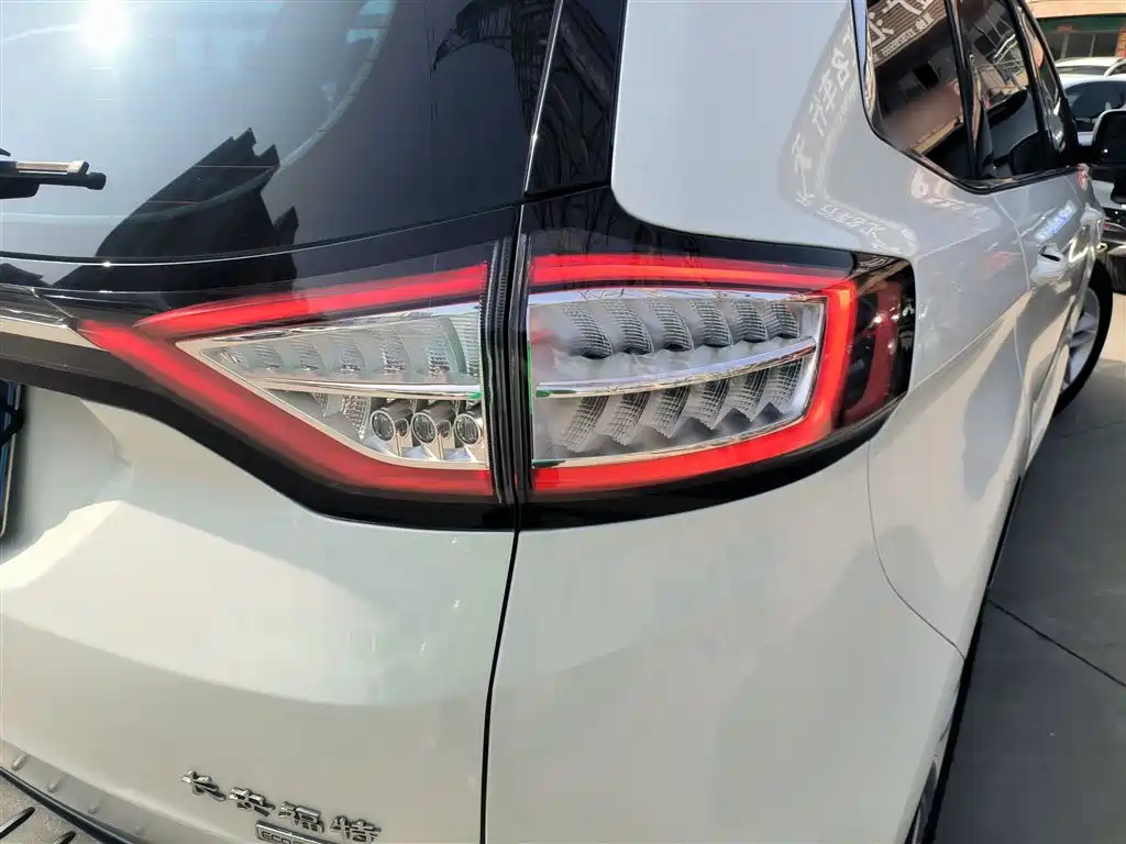 Ford Edge 2019 — фото 24