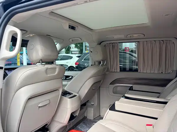 Mercedes-Benz V-Class 2025