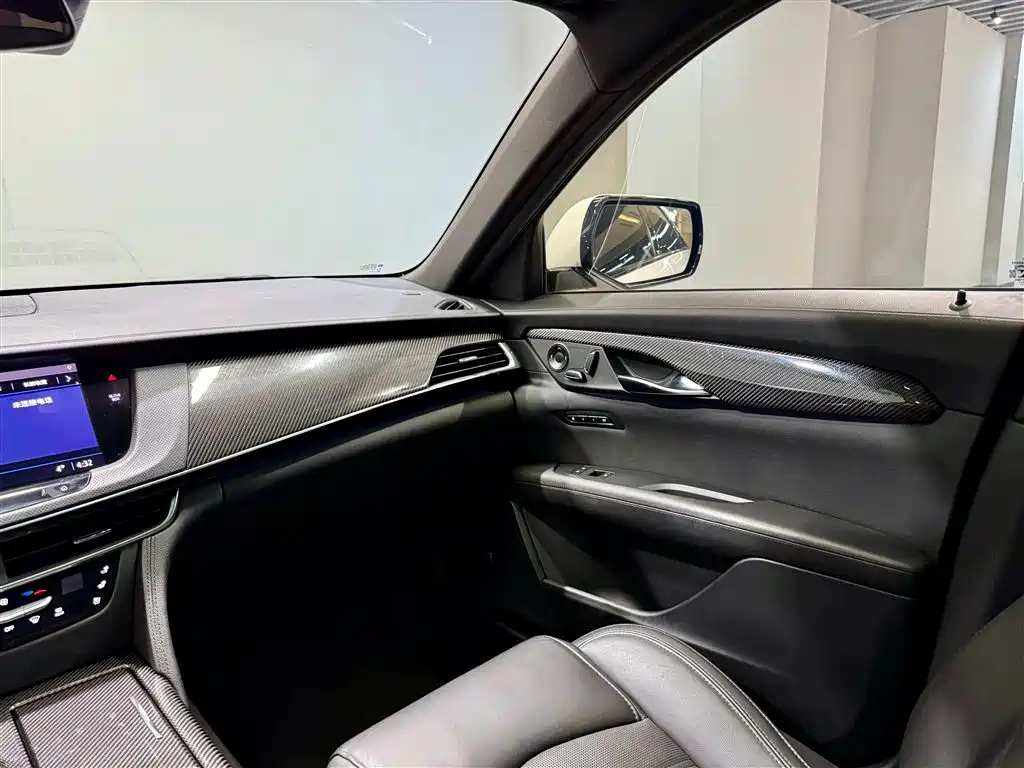 Cadillac CT6 2022 — фото 24