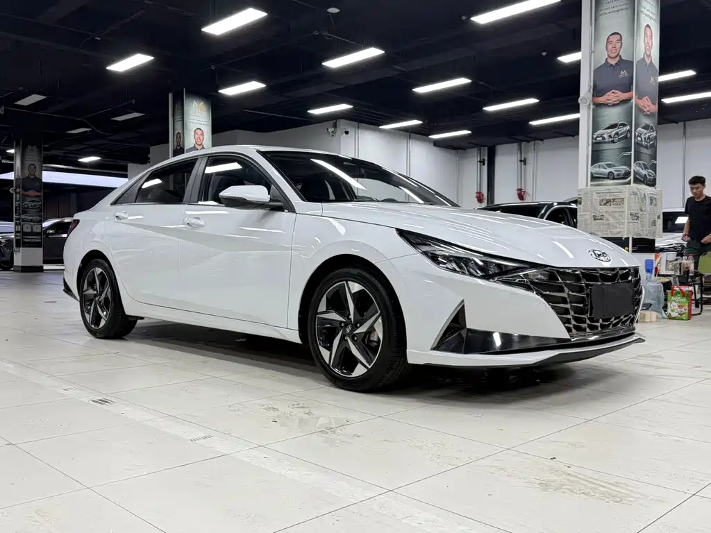 Hyundai Elantra 2022
