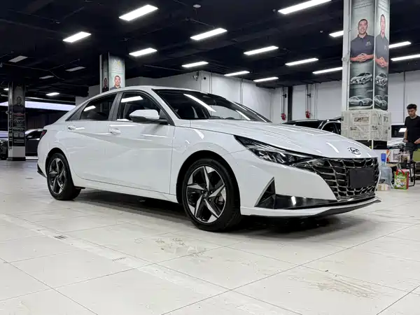 Hyundai Elantra 2022