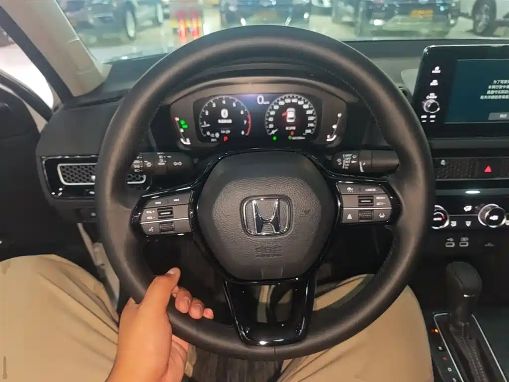 Honda Civic 2023 — фото 11