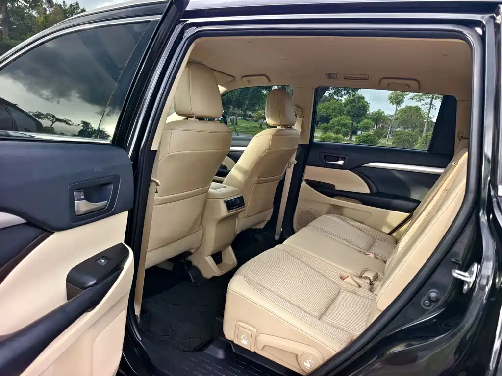 Toyota Highlander 2021