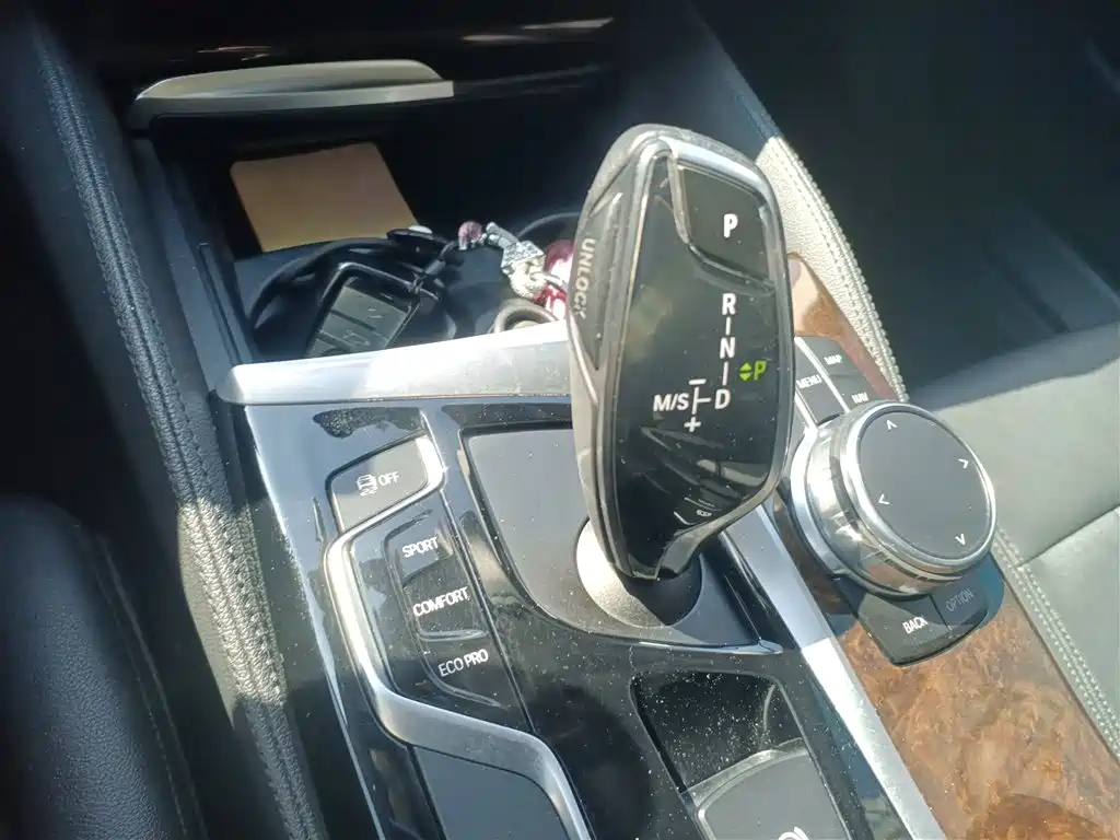 BMW 5 Series 2018 — фото 14