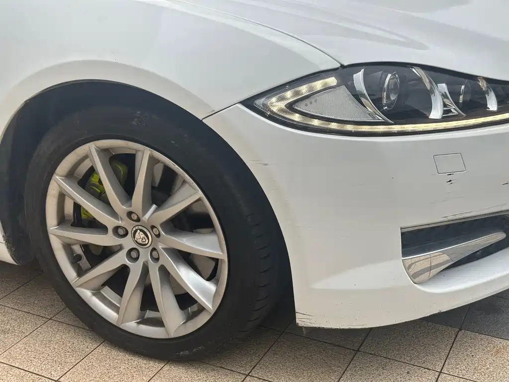 Jaguar XF 2013 — фото 22