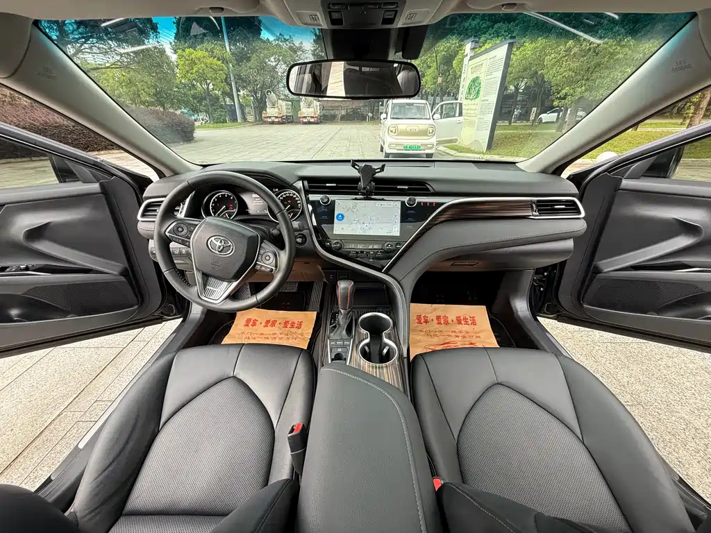 Toyota Camry 2020 — фото 11