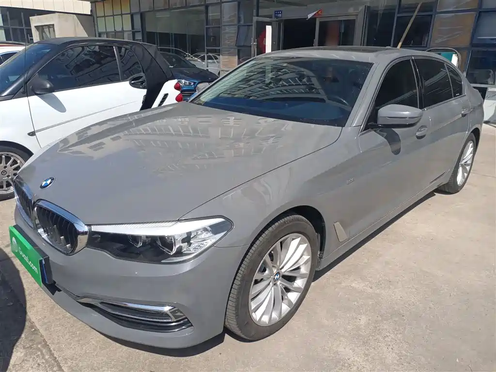 BMW 5 Series 2018 — фото 1
