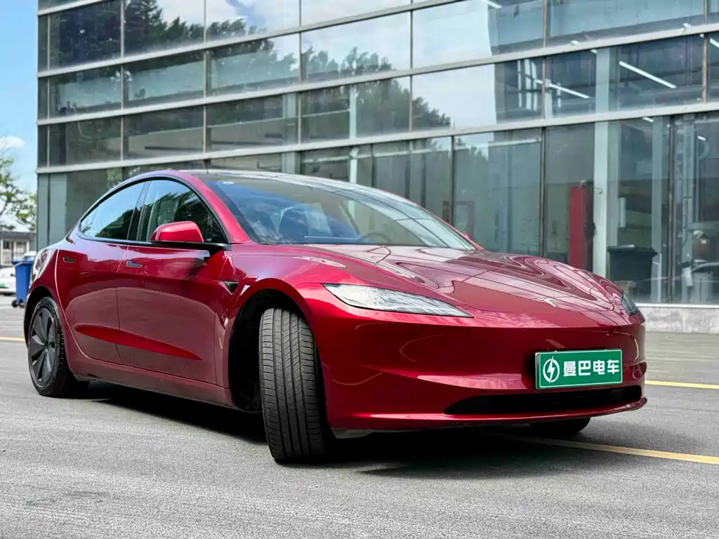 Tesla Model 3 2025 — фото 3