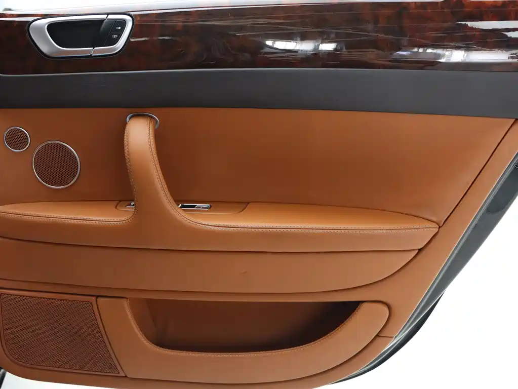 Bentley Flying Spur 2014 — фото 26