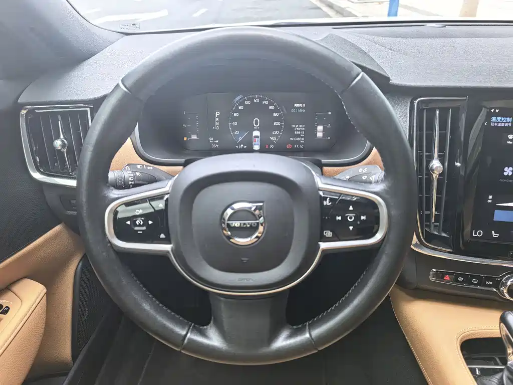 Volvo S90 2018 — фото 9