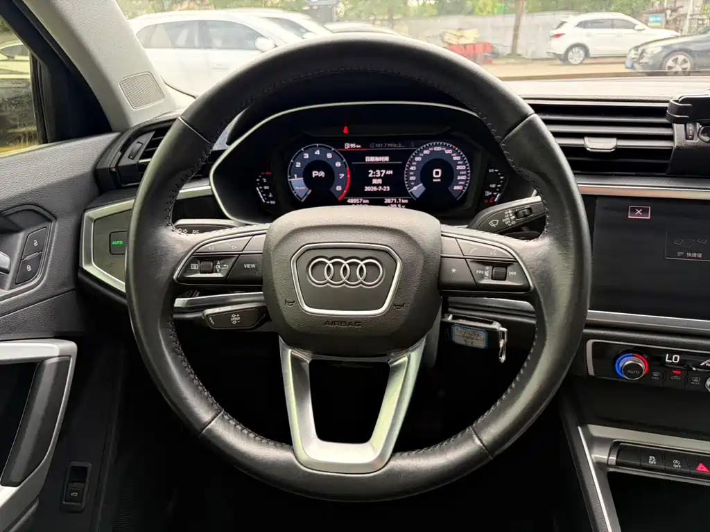 Audi Q3 2020 — фото 14