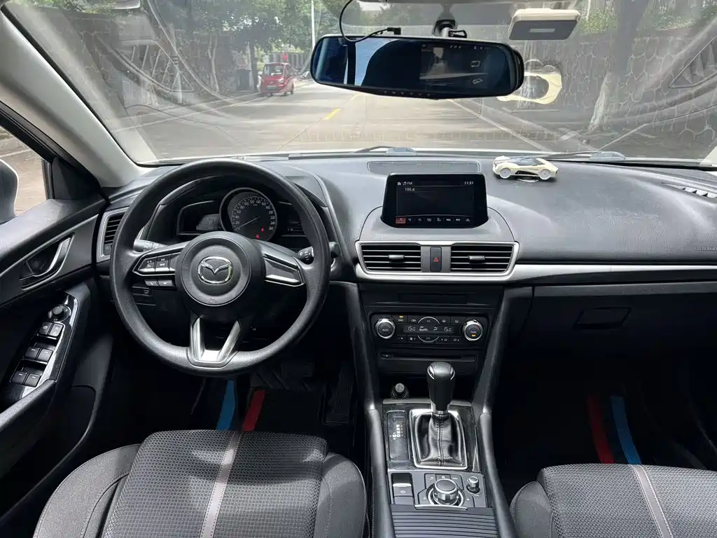 Mazda 3 Axela 2018