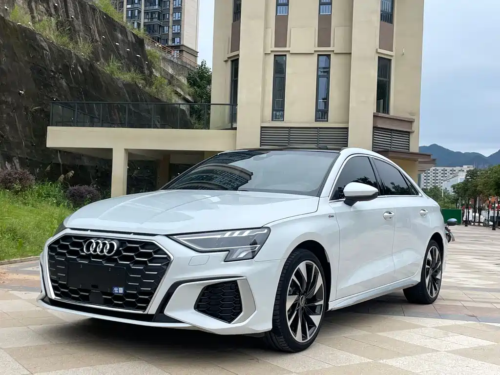 Audi A3 2023 — фото 1