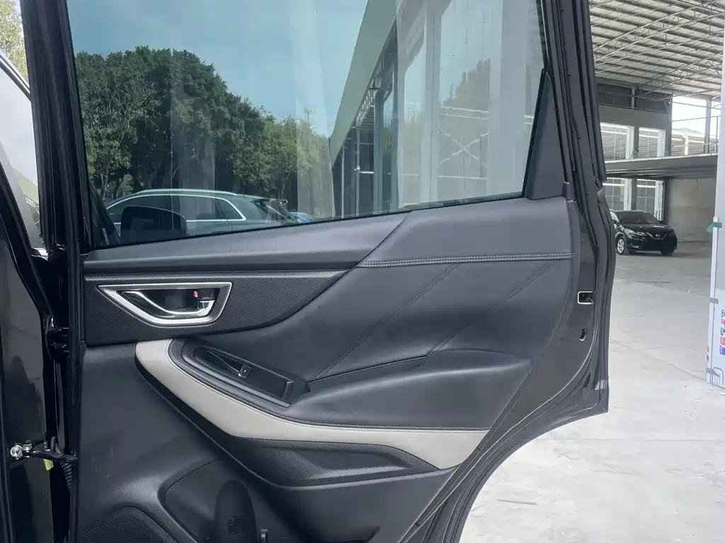 Subaru Forester 2022 — фото 23