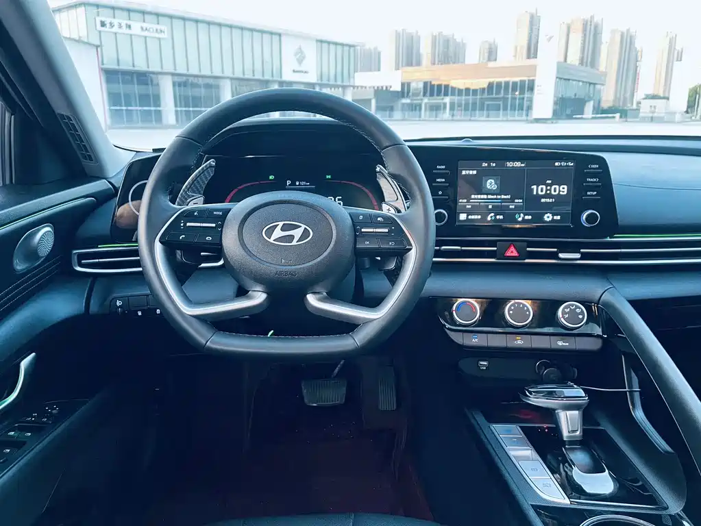 Hyundai Elantra 2023 — фото 9