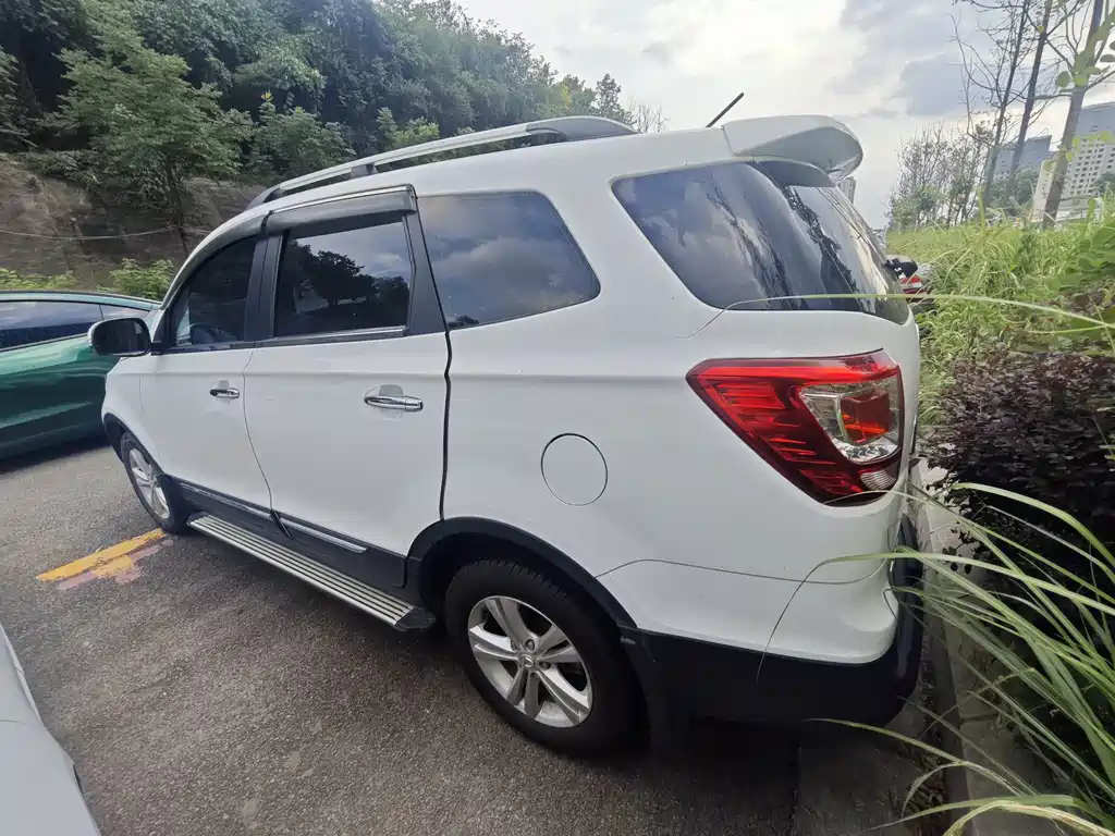 BAIC Huansu S3 2015 — фото 10