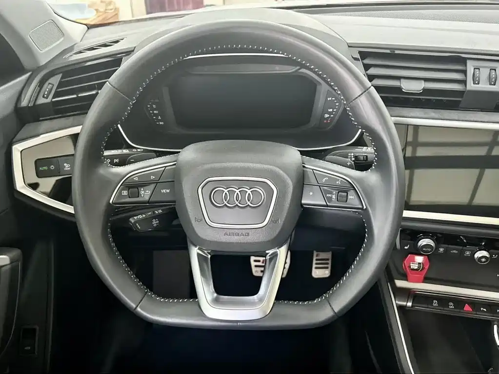 Audi Q3 2022 — фото 12