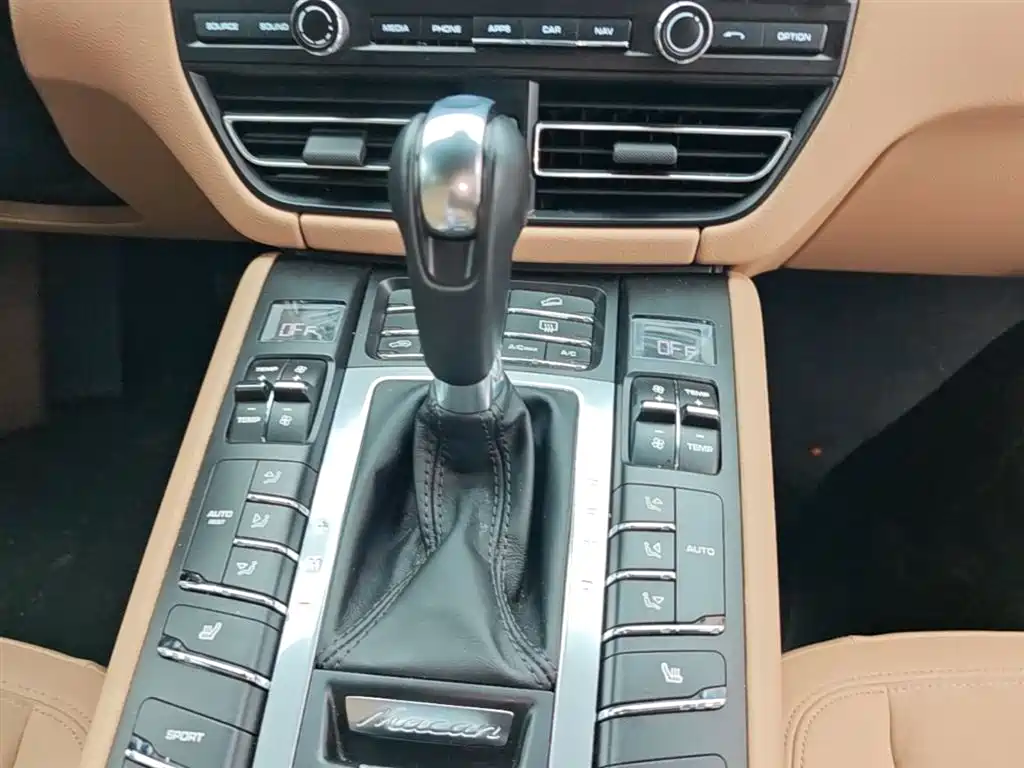 Porsche Macan 2019 — фото 14