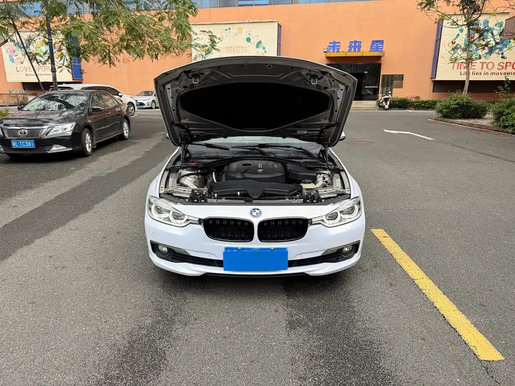 BMW 3 Series 2017 — фото 13