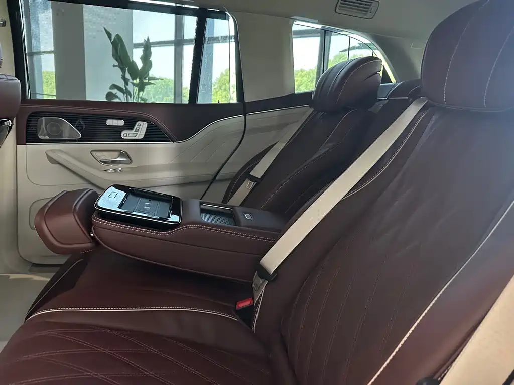 Mercedes-Benz GLS — фото 12