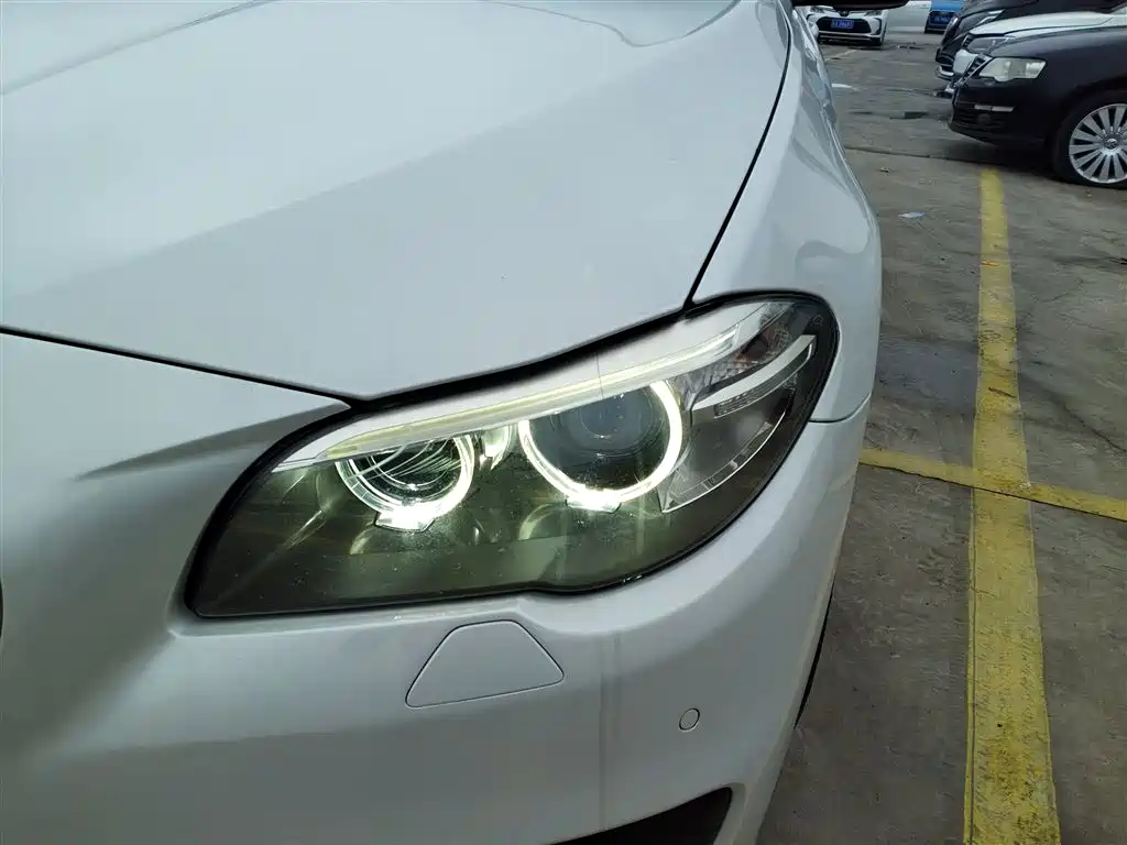 BMW 5 Series 2015 — фото 24