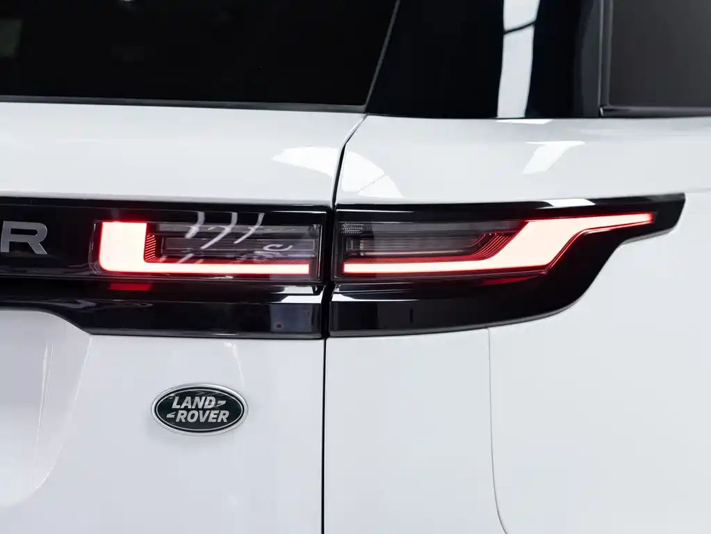 Land Rover Range Rover Velar 2024 — фото 8