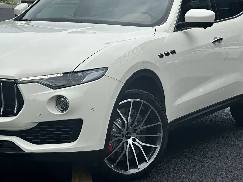 Maserati Levante 2019 — фото 14