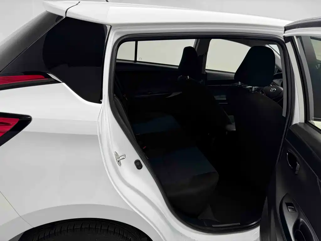 Toyota Yaris L 2019 — фото 21