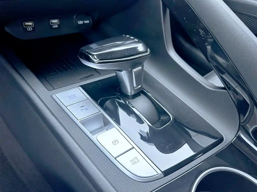 Hyundai Elantra 2023 — фото 14