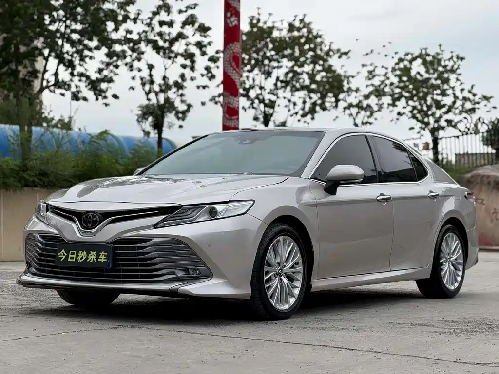 Toyota Camry 2019 — фото 3