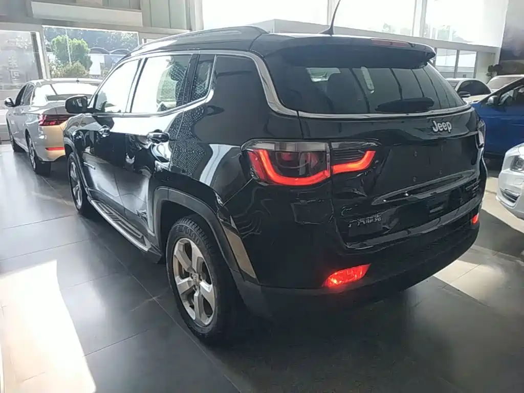 Jeep Compass 2017 — фото 5