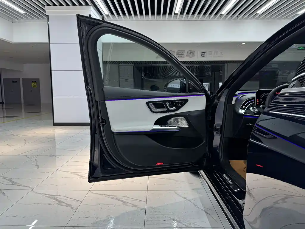 Mercedes-Benz E-Class 2023 — фото 10