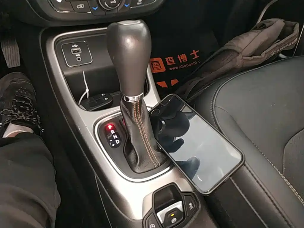 Jeep Compass 2017 — фото 14