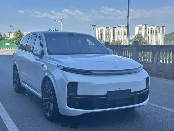 Li Auto L8 2025