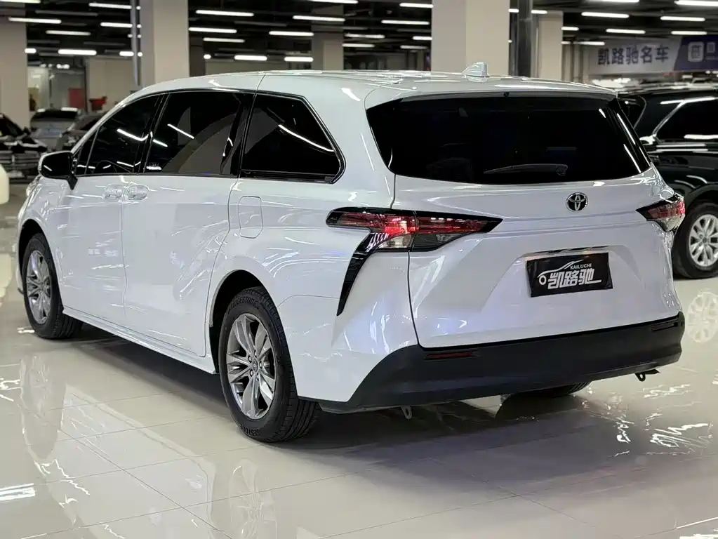 Toyota Sienna 2025 — фото 8