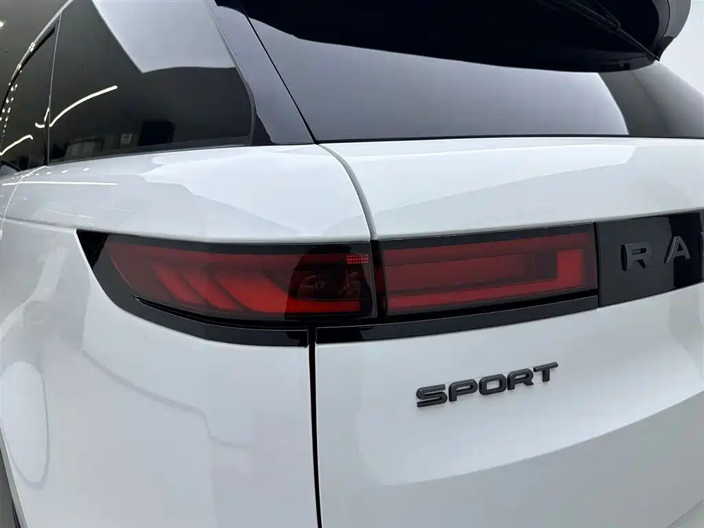 Land Rover Sport 2023 — фото 9