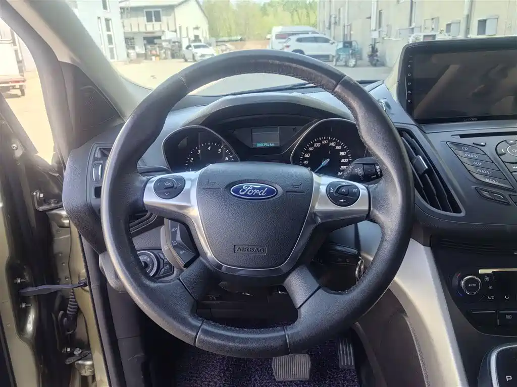 Ford Kuga 2014 — фото 11