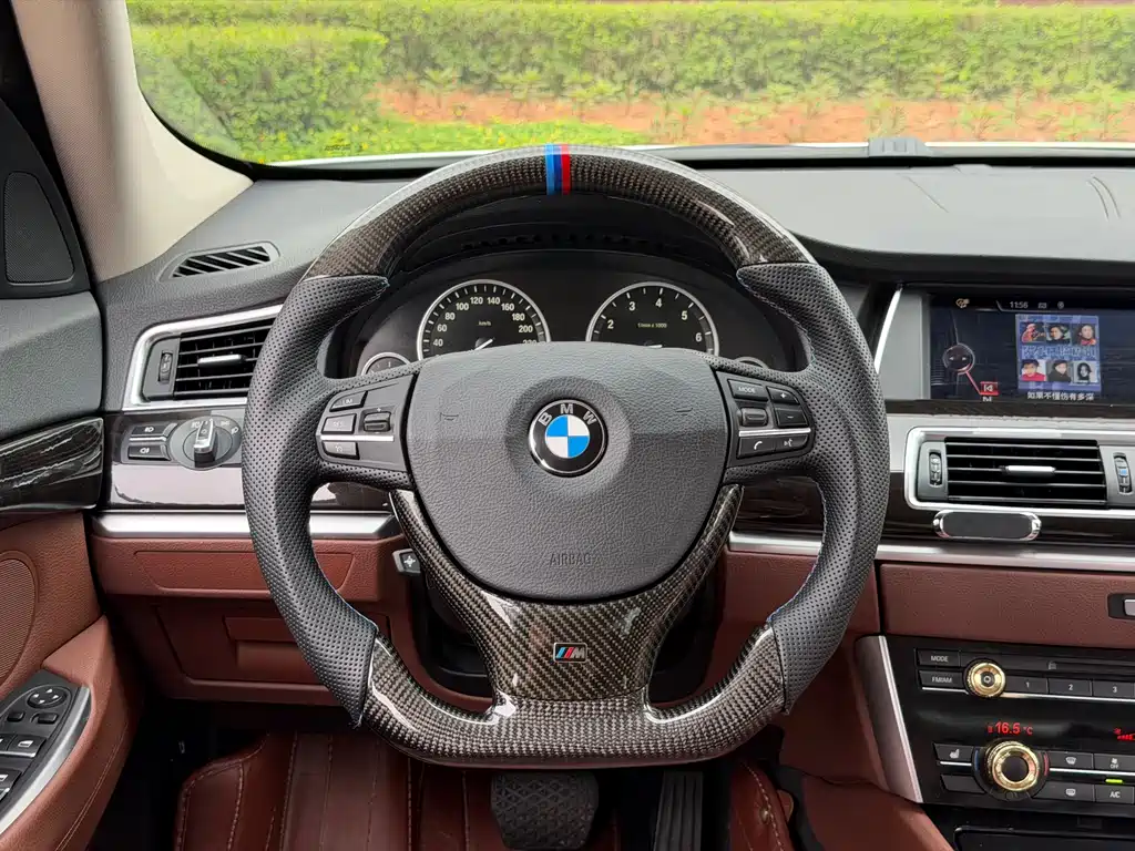 BMW 5 Series GT 2016 — фото 10