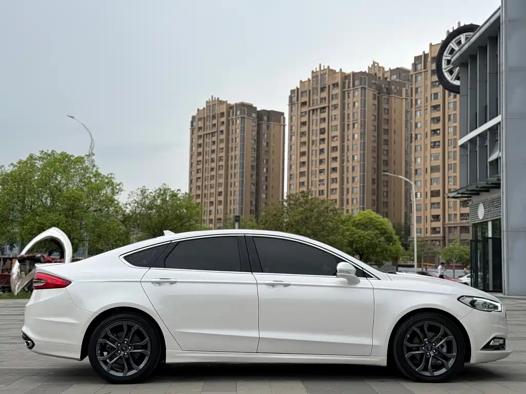 Ford Mondeo 2018 — фото 14