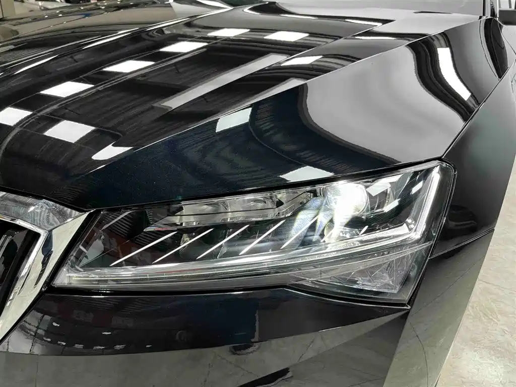 Skoda Superb 2025 — фото 18