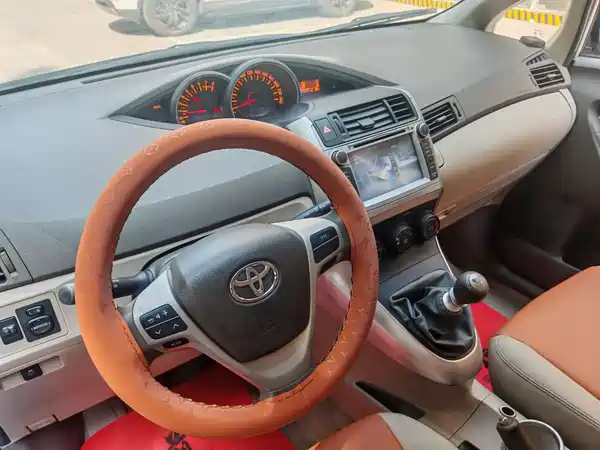 Toyota Yizhi 2011