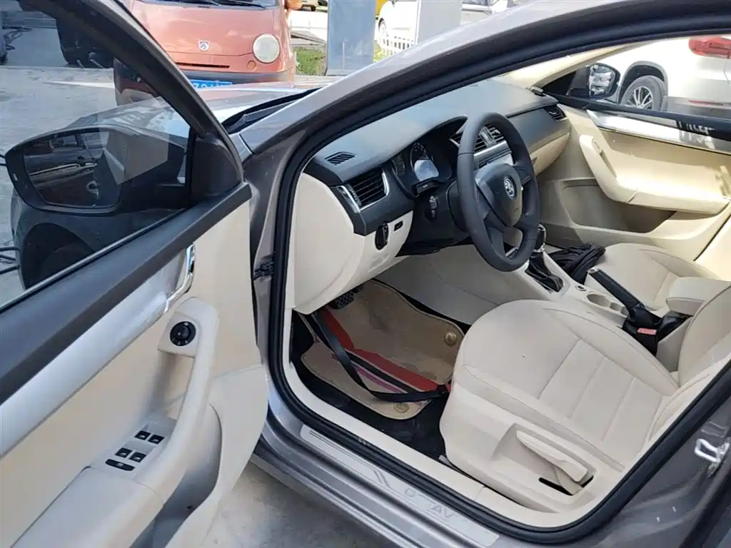 Skoda Octavia 2014 — фото 16