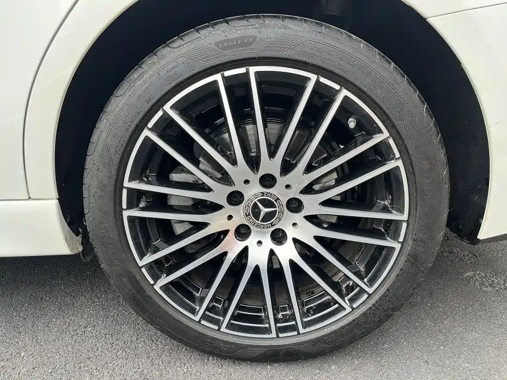 Mercedes-Benz C-Class 2025
