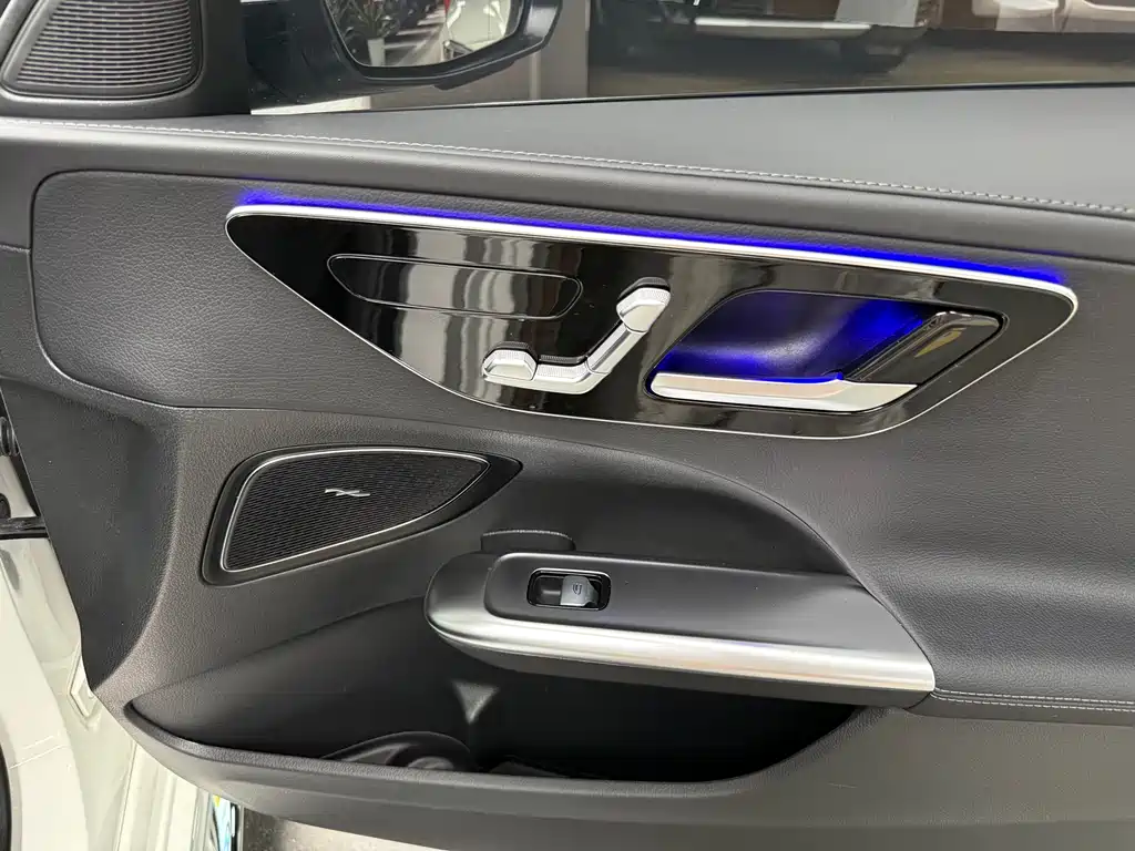 Mercedes-Benz C-Class 2023 — фото 15