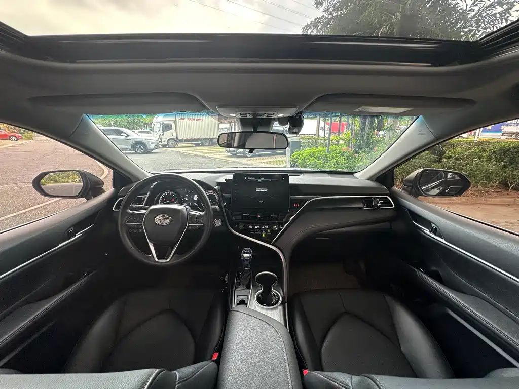 Toyota Camry 2023 — фото 14