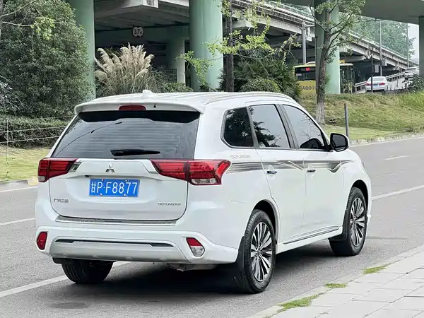Mitsubishi Outlander 2021