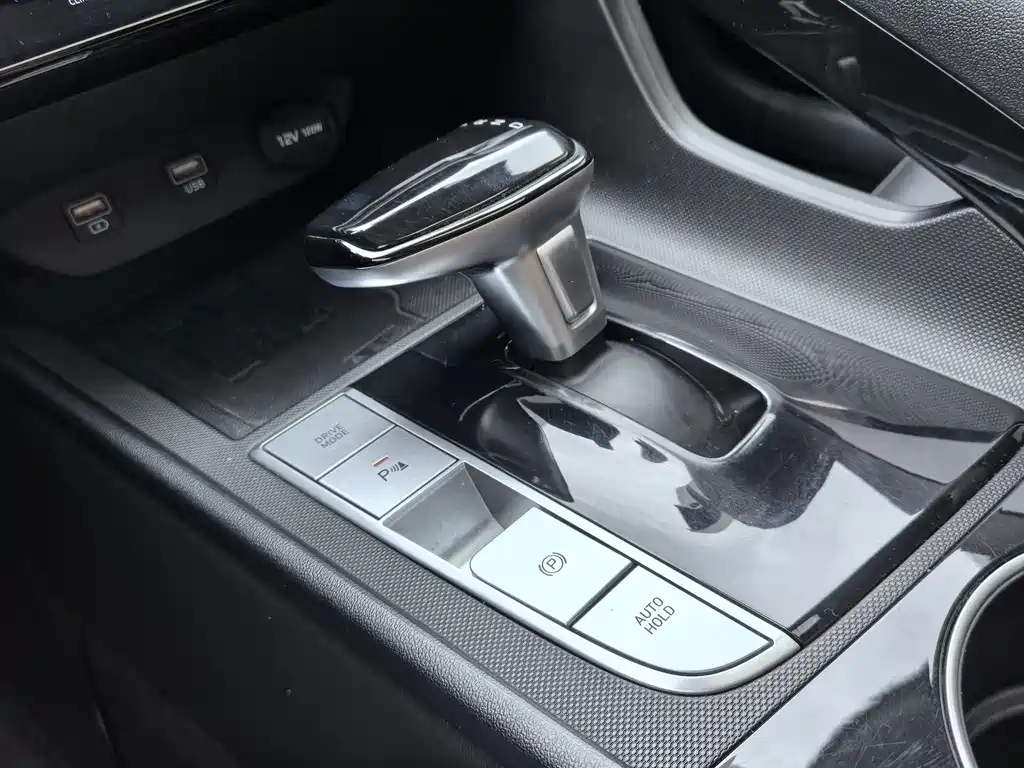 Hyundai Elantra 2023 — фото 13