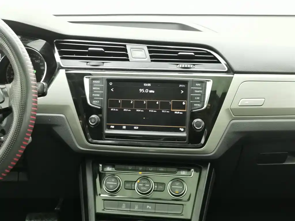Volkswagen Touran 2019 — фото 12