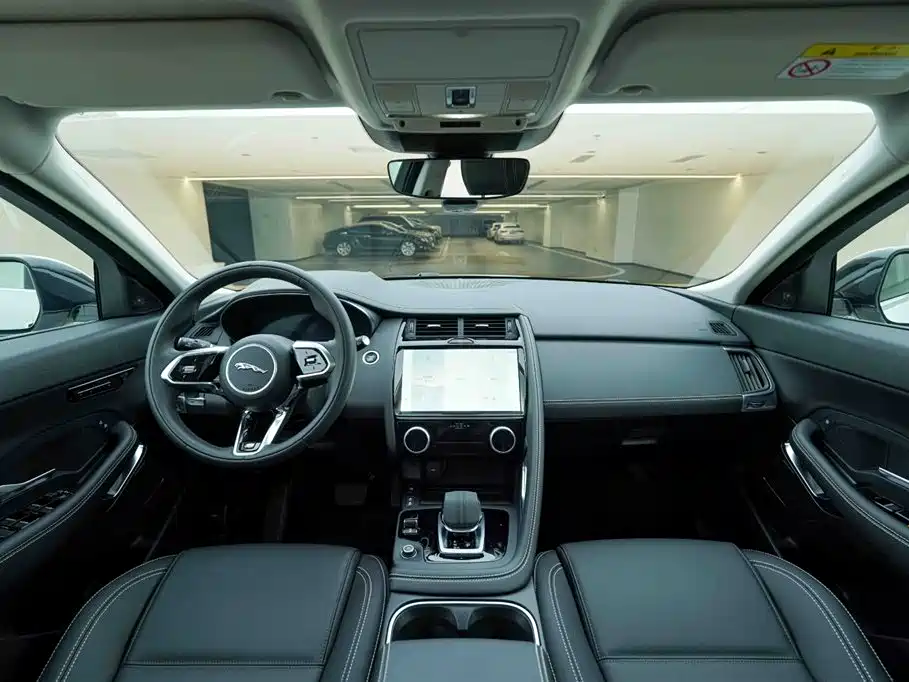 Jaguar E-PACE 2024 — фото 19