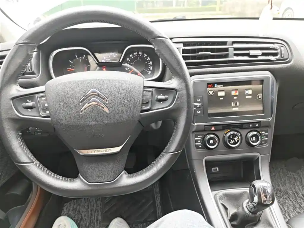 Citroen C4 2017 — фото 10